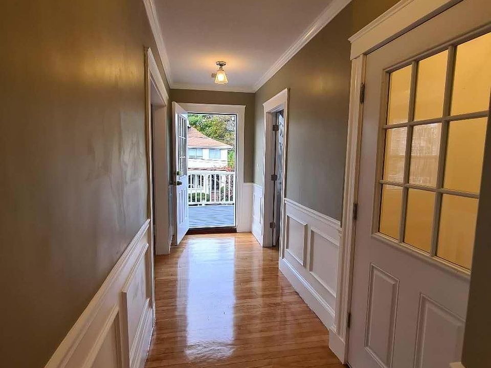 Hallway to the bacony