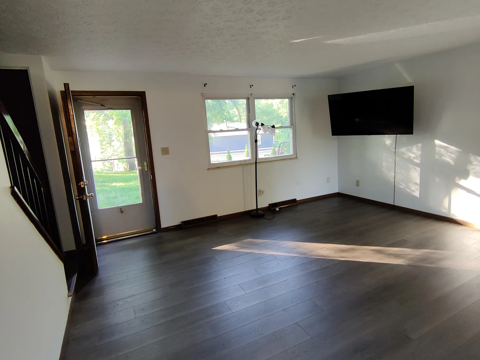 2 bed, 1.5 bath, 1200 sqft, $1,297 — Photo 2