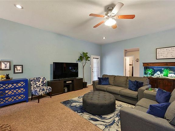 4th image of 231 Corn Hill Dr