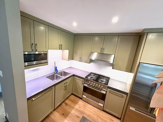 2594 Roosevelt Ave — Photo 4