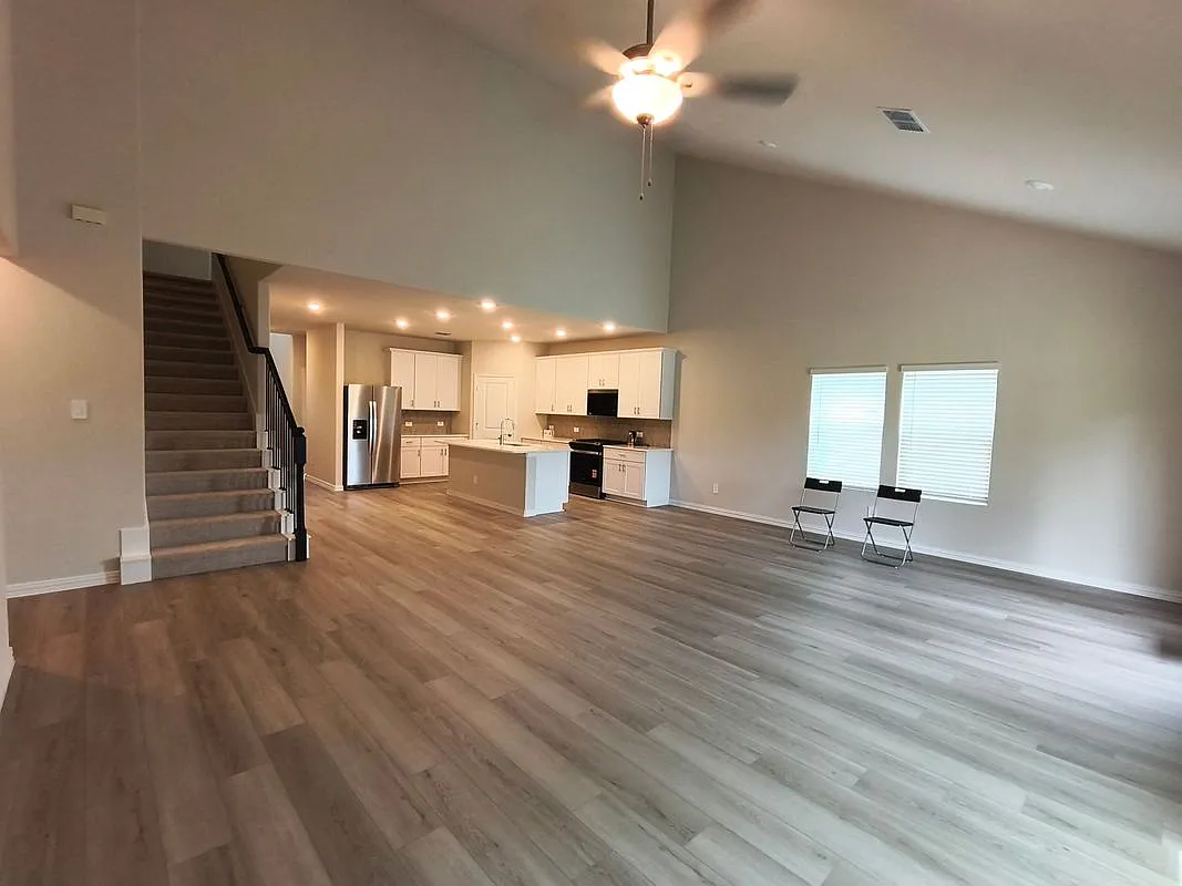 5 bed, 3.0 bath, 3060 sqft, $2,800 — Photo 3