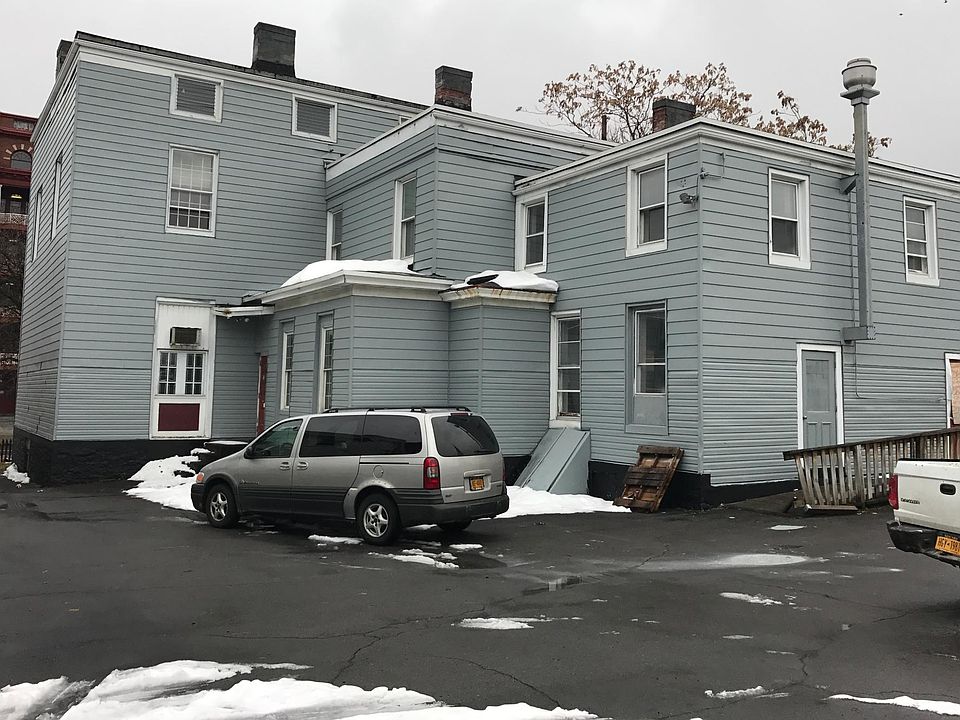 1st image of 423 James St