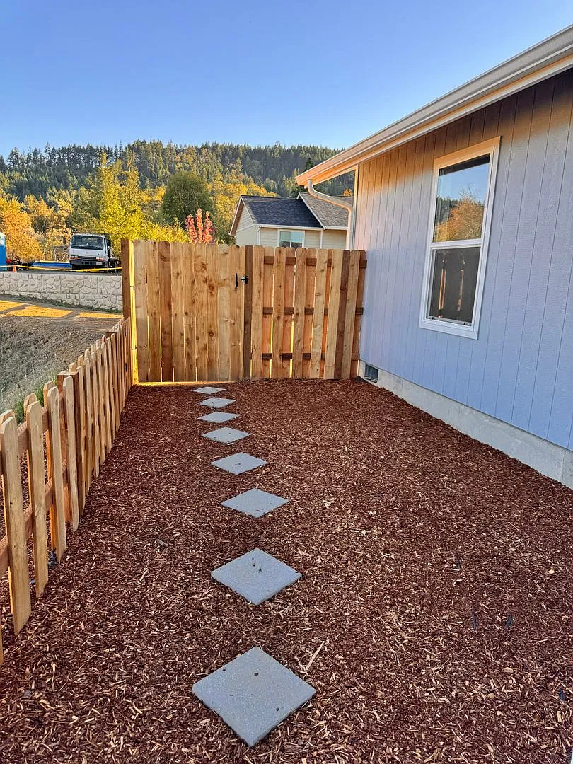 Brand new 3 bedroom 2 bath Sutherlin home with garage — Photo 4