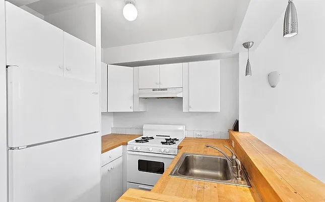 Rented by Corcoran | media 23