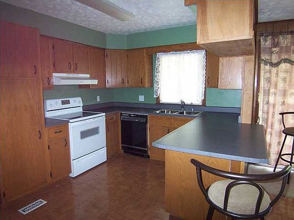 4th image of 811 N West Dr