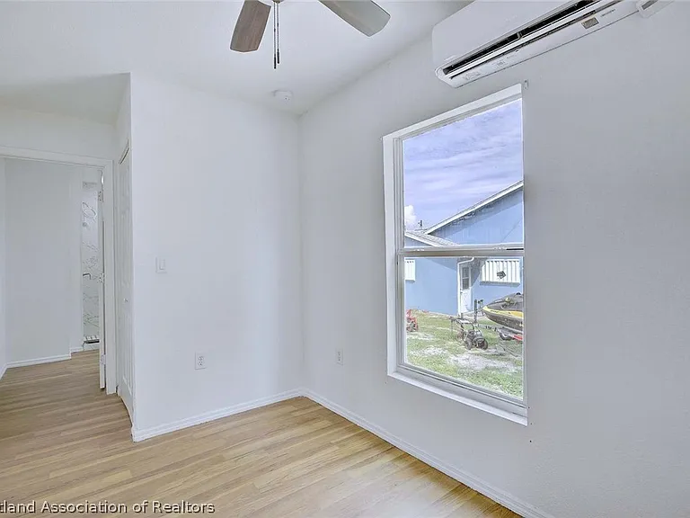 1547 Sycamore Ave — Photo 21