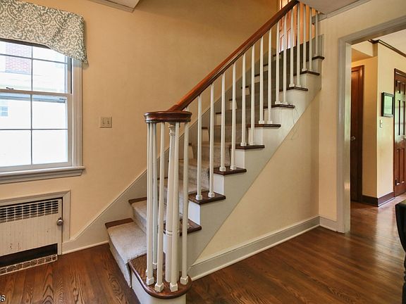 2nd image of 30 Essex Rd