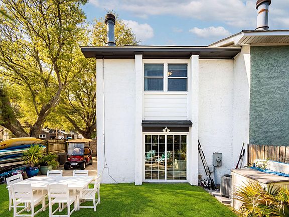 3rd image of 759 Center St