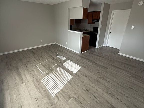 2nd image of 2021 Cambridge Dr APT 5