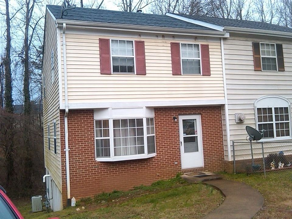 2nd image of 504 Moseley Dr #A