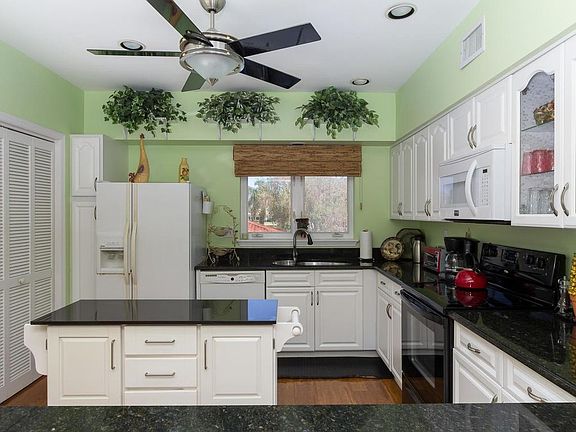 5th image of 5085 Harmony Cir Unit 21