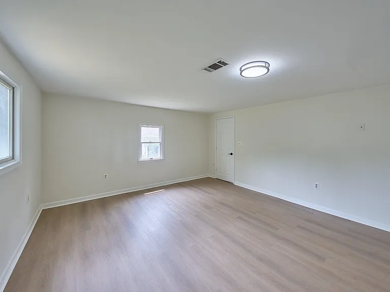 2924 Gracefield Rd — Photo 15