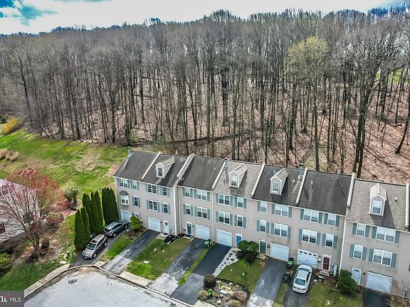 3rd image of 318 Andrew Cir