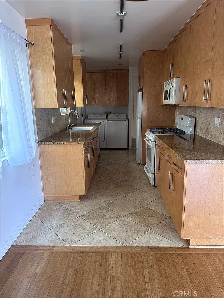 3 bed, 1200 sqft, $5,990 — Photo 3
