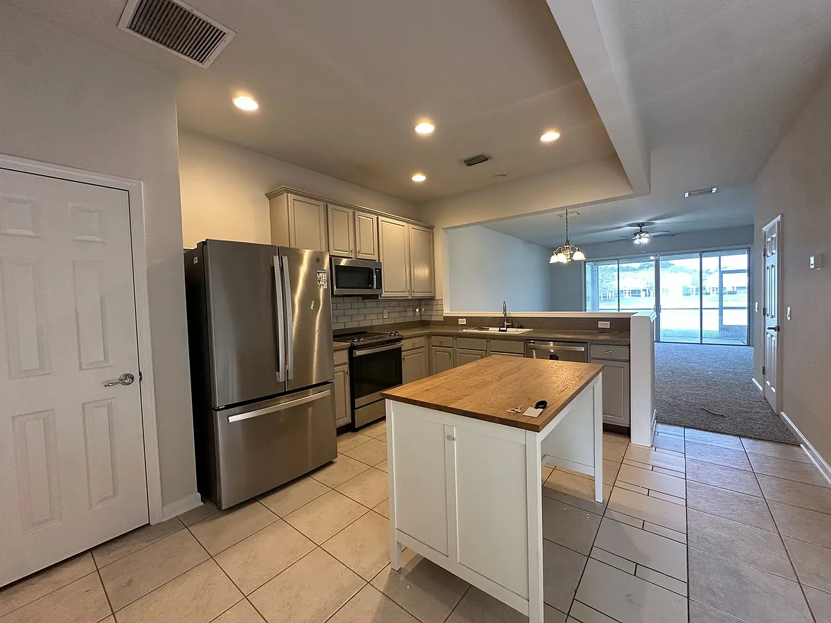 Building Photo - 7034 Roundleaf Dr