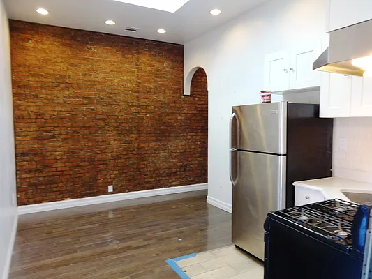 Rented by Blue Egg Realty Corp | media 43