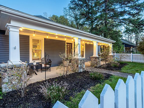 4th image of 2203 Chapel Hill Rd