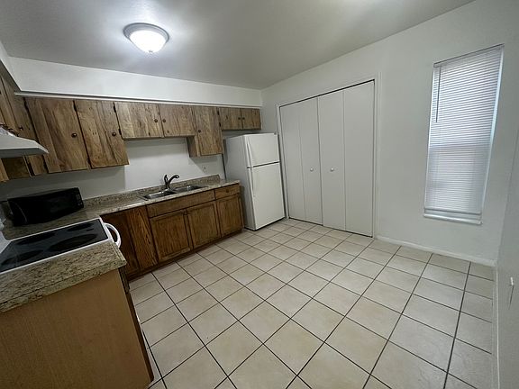 3rd image of 122 Caribbean St #4