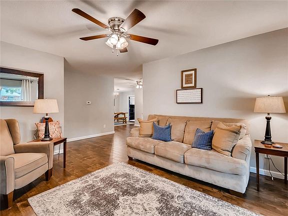 5th image of 5308 Garrick Ave
