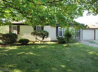 262 Netherfield St NW, Comstock Park, MI 49321