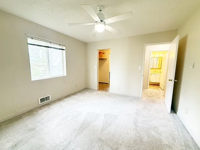 924 Shorewood Drive - B-16 — Photo 2