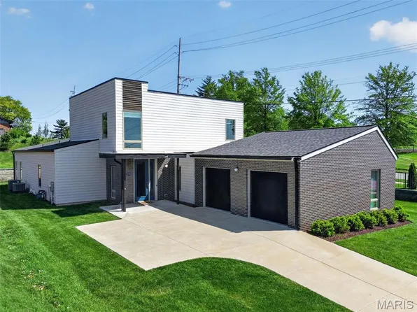 11901 Santino Ct, Saint Louis, MO 63141