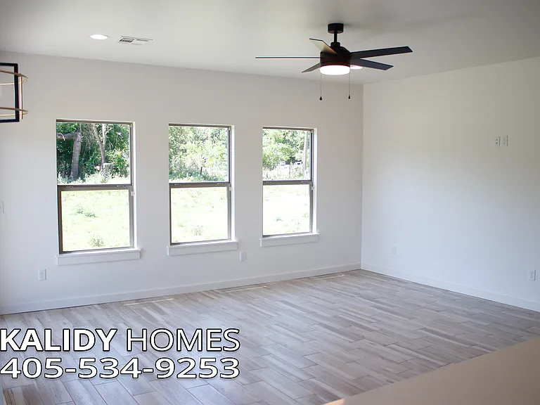 1925 E Springer Ave — Photo 6