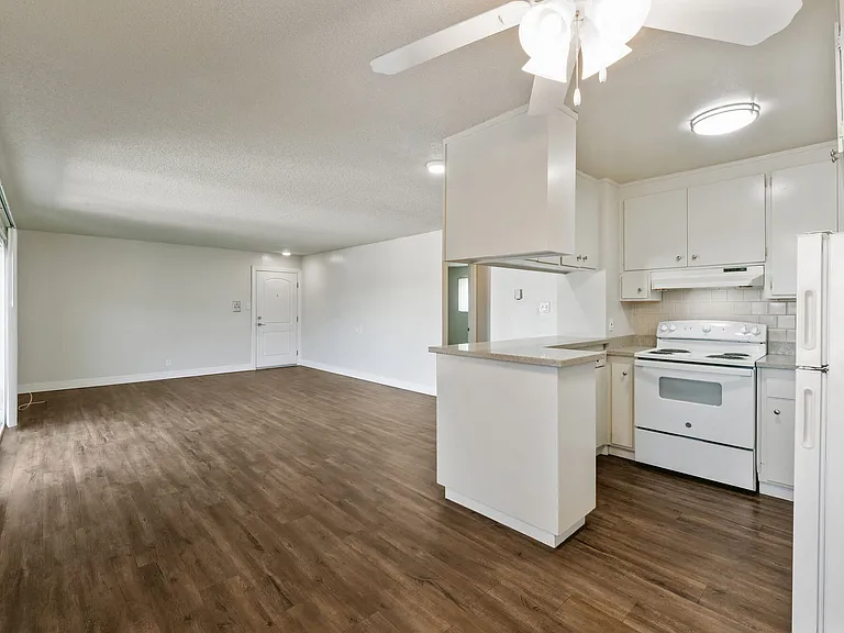 Marina Haven Apartments — Photo 15