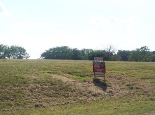 18 Winged Foot Dr, Pekin, IL 61554