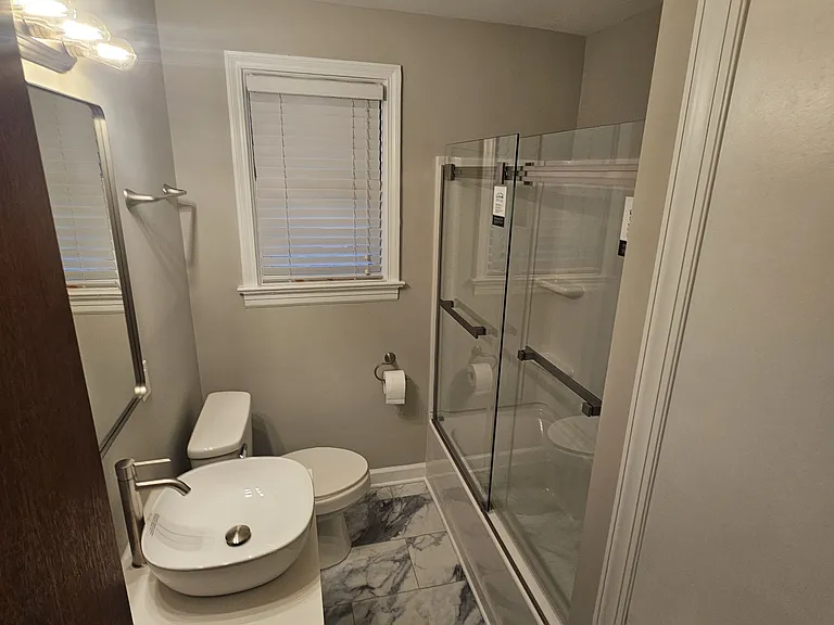 Newly remodeled full bathroom