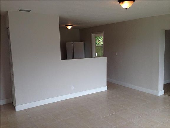 4th image of 2821 NE 10th Ter