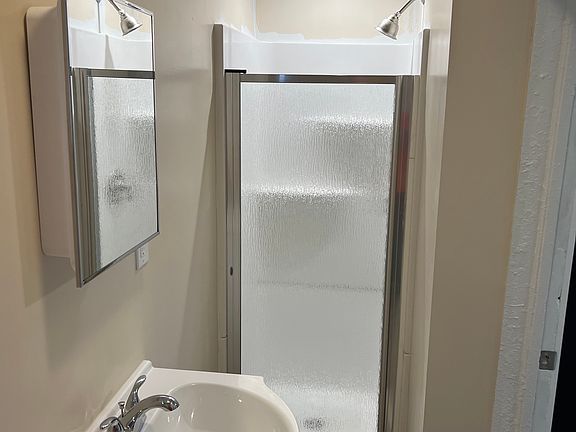 4th image of 308 Essex St Floor 2