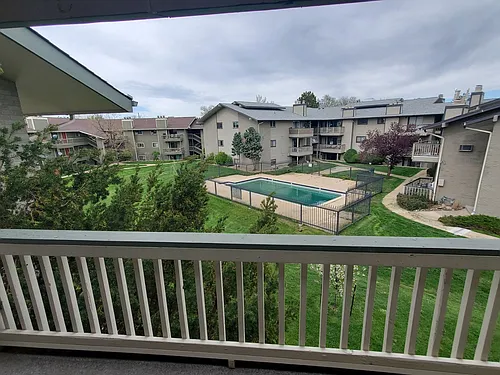 645 Manhattan Pl Photo 1