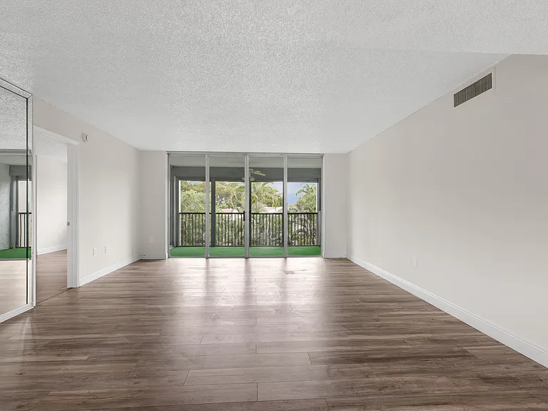 3940 Inverrary Blvd #404-A — Photo 4