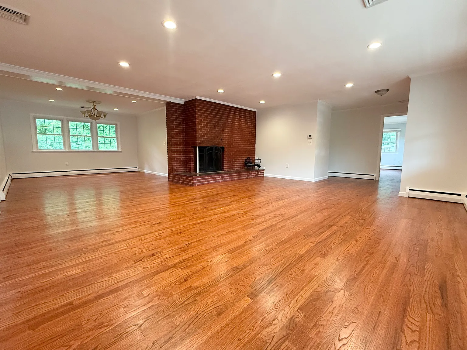 3 bed, 2023 sqft, $3,400 — Photo 2