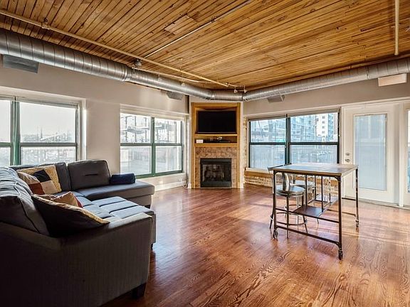 2nd image of 1801 S Michigan Ave APT 201