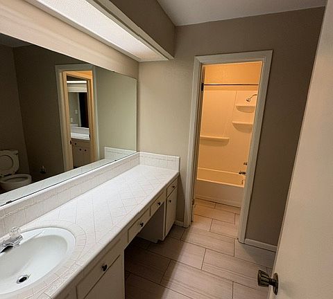 3rd image of 1502 Fairoaks Dr APT 1