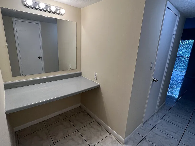 Vanity mirror