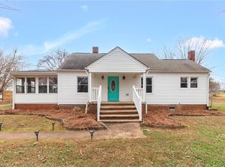 2552 Old Us Highway 52 S, Pilot Mtn, NC 27041