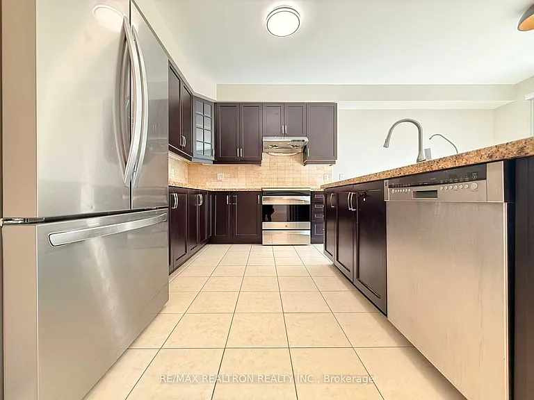 7 Hyacinth St — Photo 16