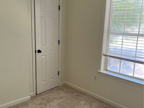 5th image of 360 River Chase Drive