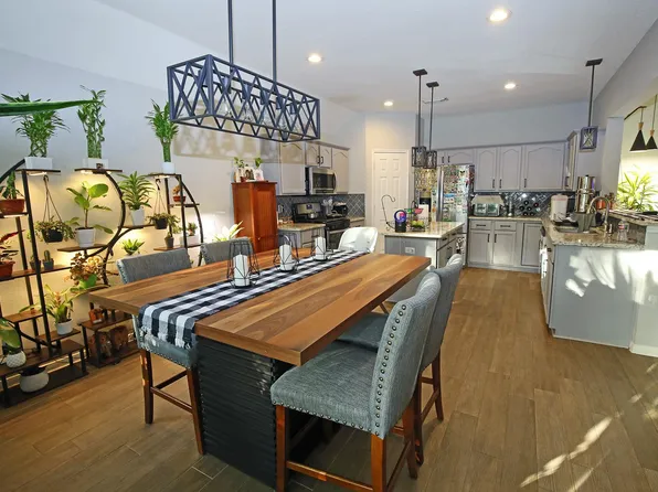 907 Riverside Dr, Alvin, TX 77511