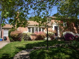 6209 Redwing Rd, Bethesda, MD 20817