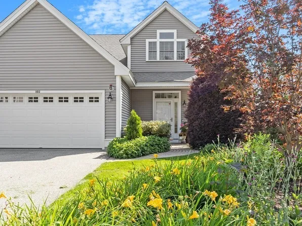 802 Ledgewood Way Unit 802, Clinton, MA 01510