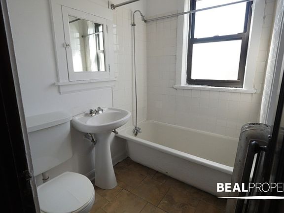 5th image of 816 W Waveland Ave APT 22
