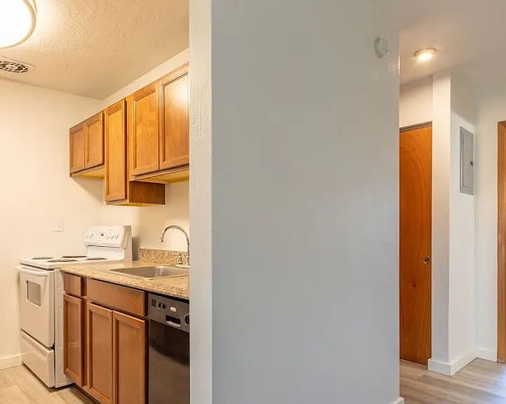 Edgemont Apartments — Photo 15