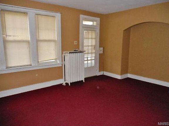 4th image of 4949 Winona Ave