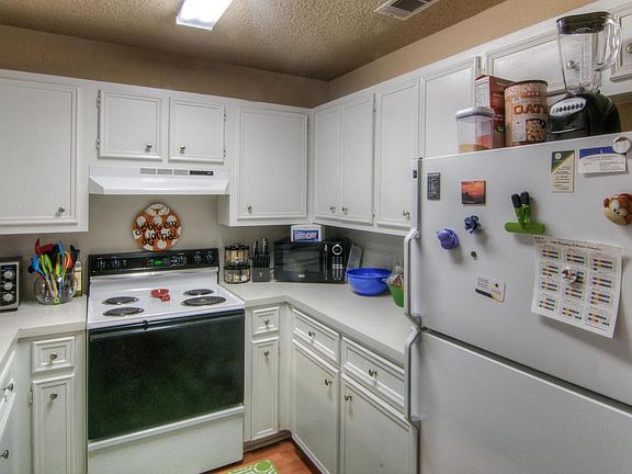 4th image of 3207 1/3 Grooms St