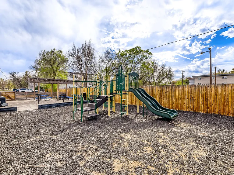 Continental Court — Photo 25