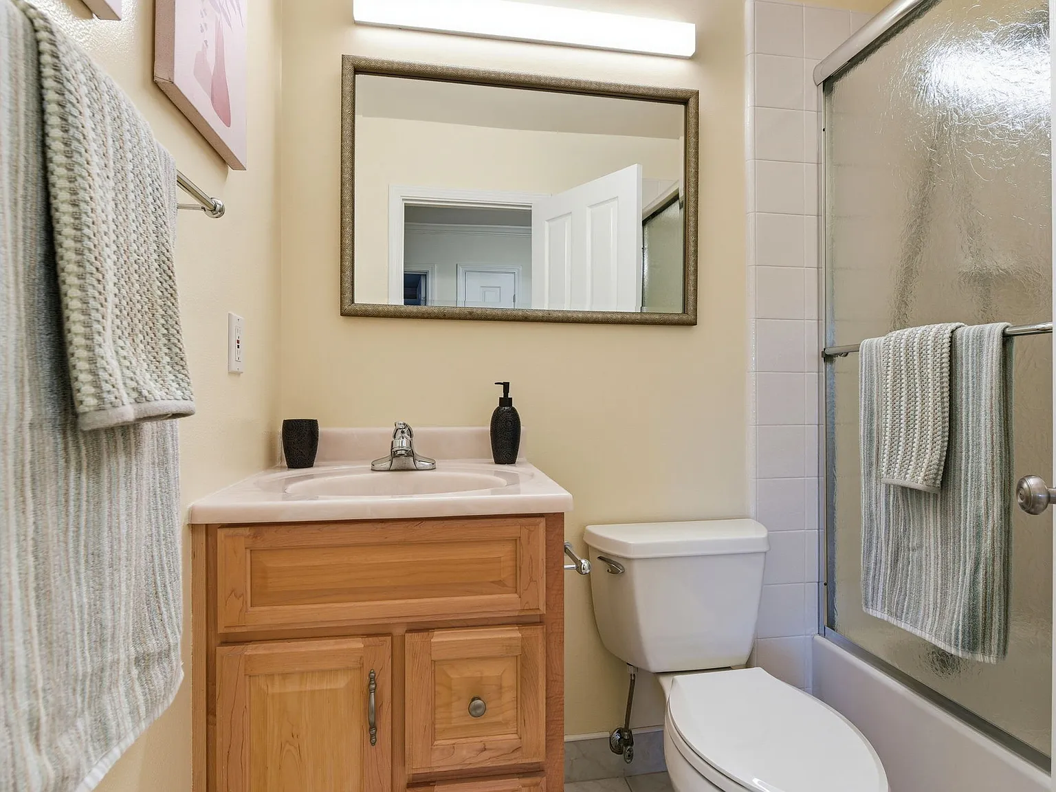 2 bed, 903 sqft, $3,200 — Photo 4